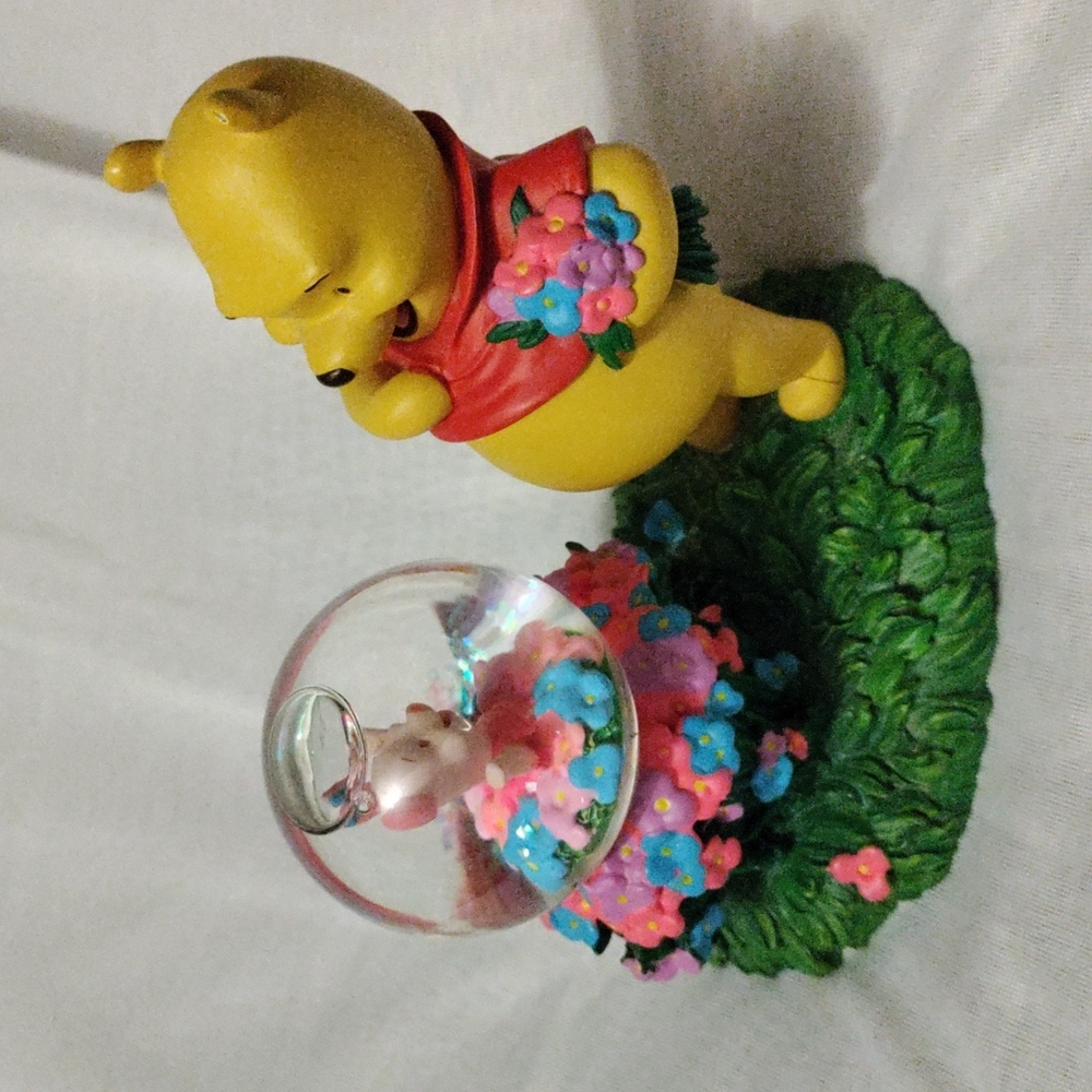 NWOB Disney Winnie the Pooh & Piglet Snow Globe 4 Inches Wide